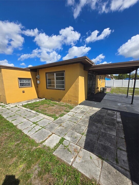 3970 NW 171 Terrace in Miami Gardens, FL - Building Photo