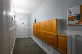 Queenview Apartments in Seattle, WA - Building Photo - Interior Photo