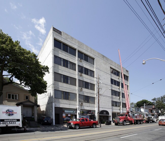 300 Coxwell Ave in Toronto, ON - Building Photo - Primary Photo