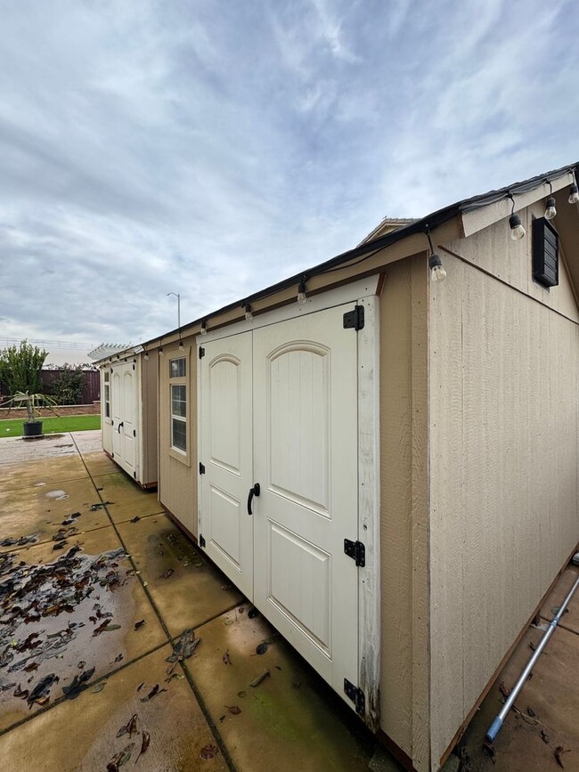 10154 Cosby Way in Elk Grove, CA - Building Photo - Building Photo