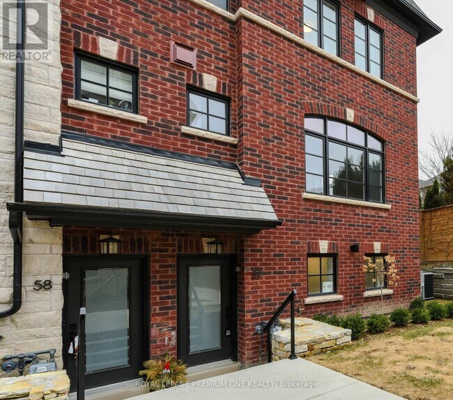 30 Lunar Cres in Mississauga, ON - Building Photo - Building Photo