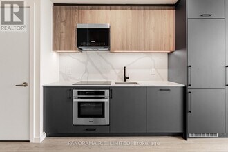 689-PH689 The Queensway in Toronto, ON - Building Photo - Building Photo