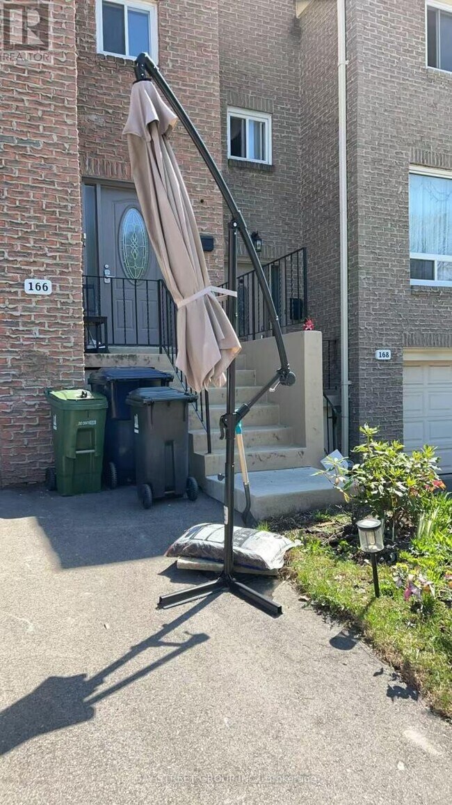 166 Rusty Crestway in Toronto, ON - Building Photo - Building Photo
