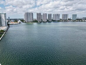 17500 N Bay Rd in Sunny Isles Beach, FL - Building Photo - Building Photo