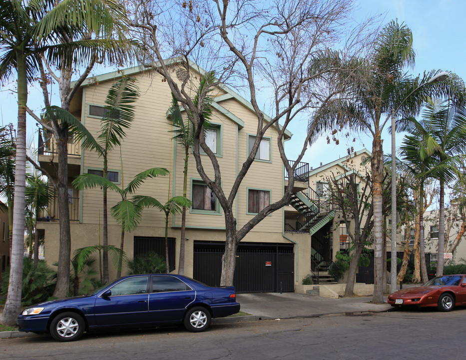 2475 Cedar Ave in Long Beach, CA - Building Photo