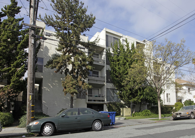 Bellevue Apartments in Oakland, CA - Building Photo - Building Photo