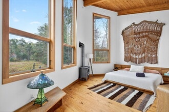 106 Mountain Laurel Ln in Woodstock, NY - Foto de edificio - Building Photo