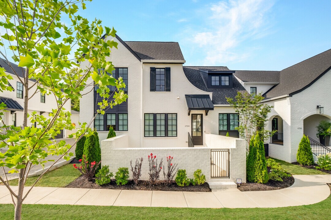 1734 Glen Echo Rd in Nashville, TN - Building Photo