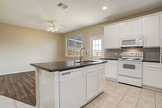 281 Brandy Ridge Ln in Dickinson, TX - Building Photo - Building Photo