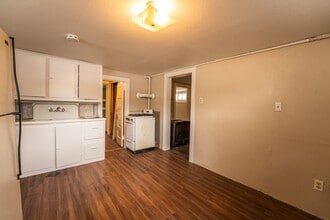 Flint 1111 (KC-AM) in Laramie, WY - Building Photo - Interior Photo