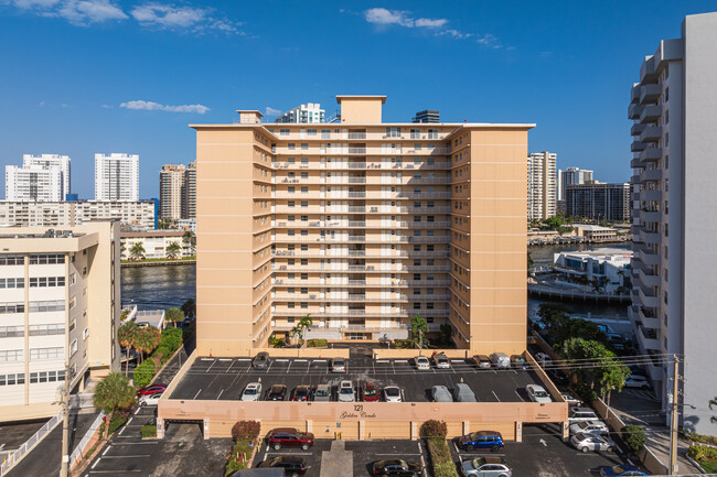 121 Golden Condos in Hallandale Beach, FL - Building Photo - Building Photo