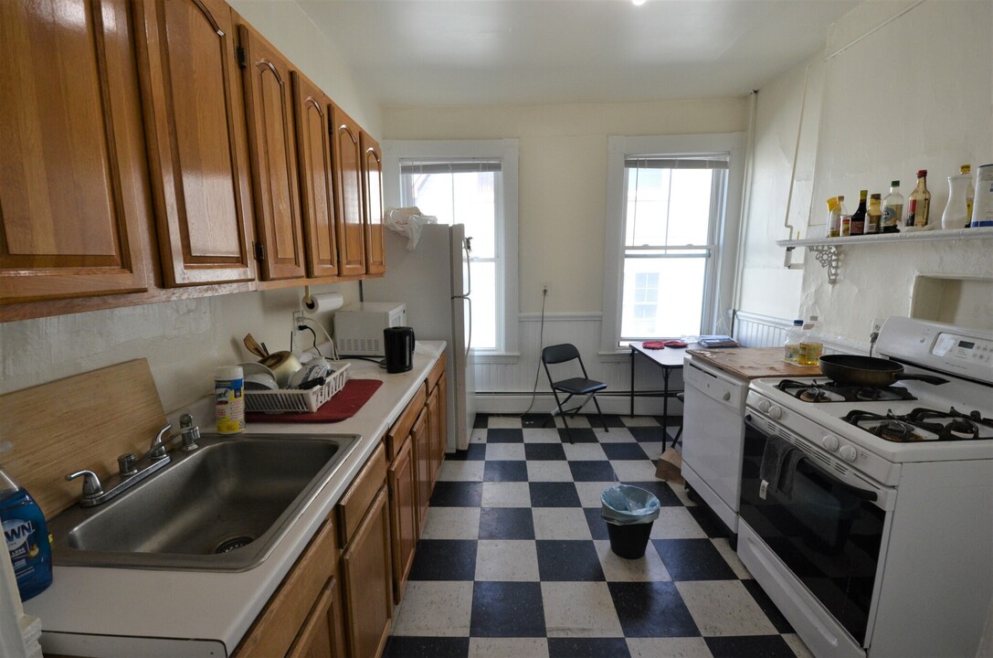 37 Brookline St, Unit 12A in Cambridge, MA - Building Photo