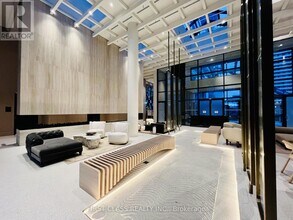 195 Commerce St in Vaughan, ON - Building Photo - Building Photo