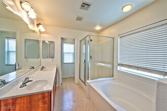 3958 Blushing Hearts Rd in Las Vegas, NV - Building Photo - Building Photo