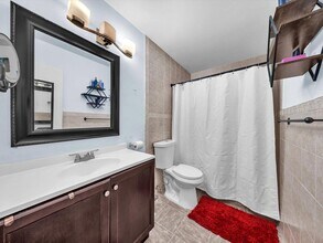 2496 NW 99th Ave in Coral Springs, FL - Foto de edificio - Building Photo