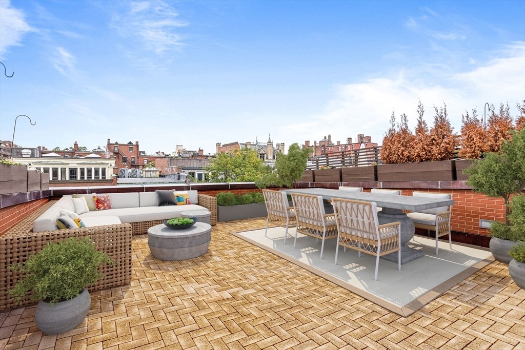 330 Newbury St, Unit PH in Boston, MA - Building Photo