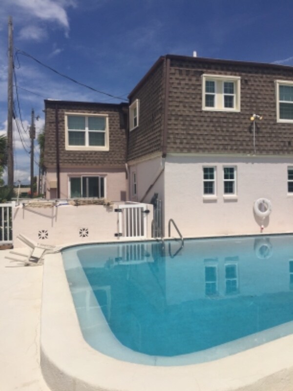 390 W Cocoa Beach Causeway in Cocoa Beach, FL - Building Photo - Building Photo