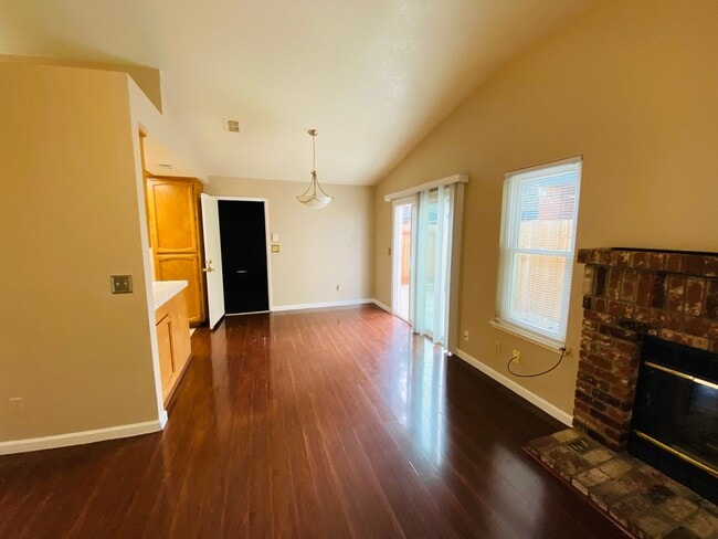 8241 Cashel Way in Sacramento, CA - Building Photo - Building Photo