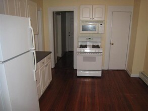 10 Clifton St, Unit 1 in Somerville, MA - Building Photo - Building Photo