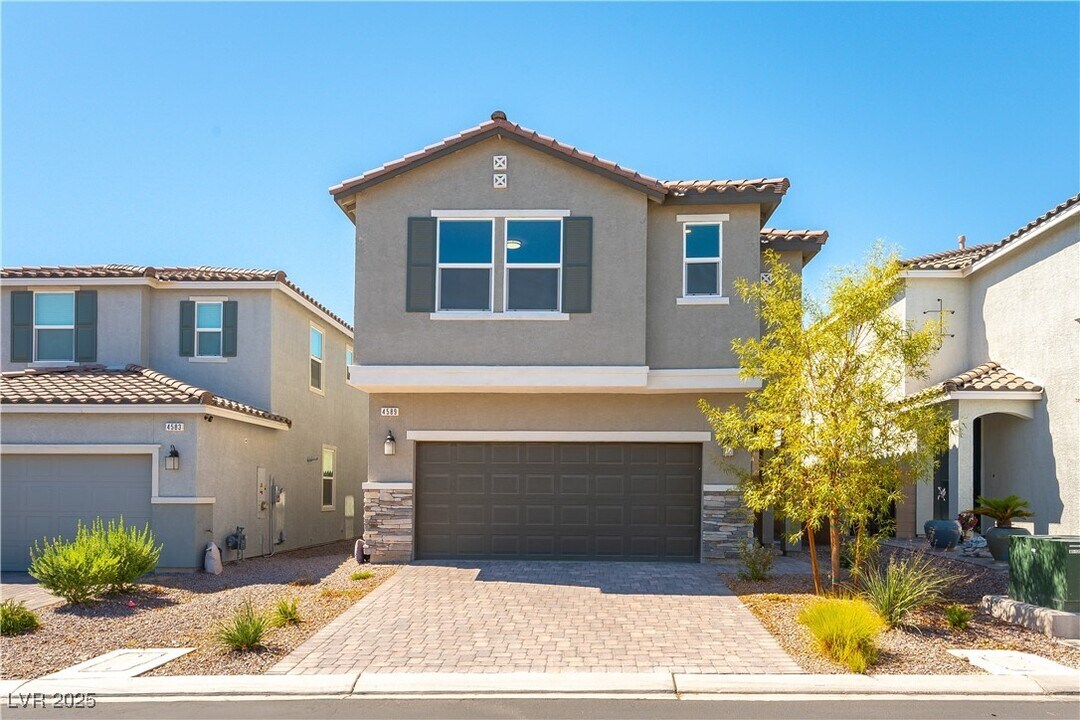 4589 Swimming Minnow Ave in Las Vegas, NV - Building Photo