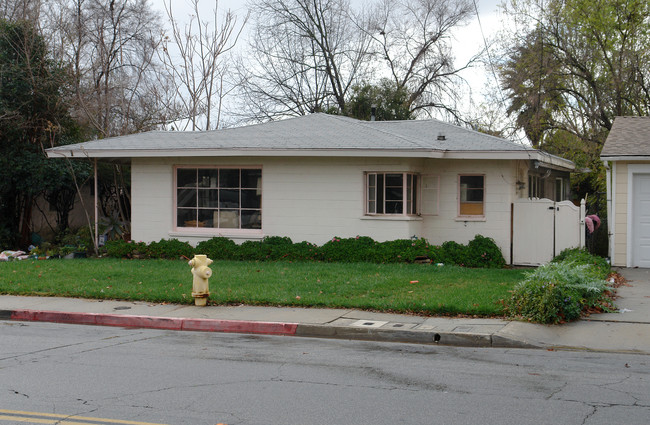 303-303.5 Park Rd in Ojai, CA - Building Photo - Building Photo