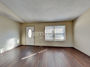 2097 Earlsway Dr in Grove City, OH - Foto de edificio - Building Photo