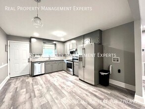 8001 Linda Lake Dr in Charlotte, NC - Building Photo - Building Photo