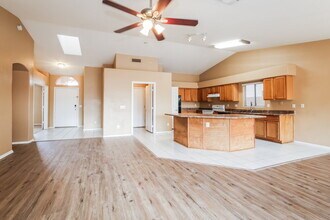 2203 E Edna Ave in Phoenix, AZ - Foto de edificio - Building Photo