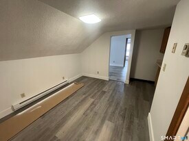 211 Park St in Bristol, CT - Building Photo