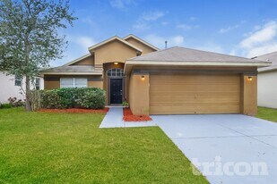 6816 Monarch Park Dr in Apollo Beach, FL - Building Photo