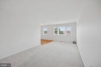 4000 Lyman Dr in Philadelphia, PA - Building Photo - Building Photo