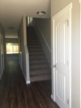 1422-1422 Marigold Dr in Independence, OR - Building Photo - Building Photo