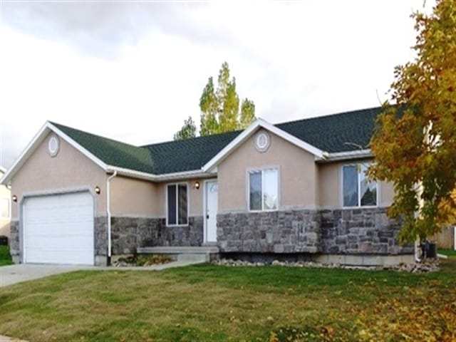 105 W 1200 S in Payson, UT - Building Photo