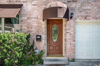 2005 Nantucket Dr in Houston, TX - Building Photo - Building Photo