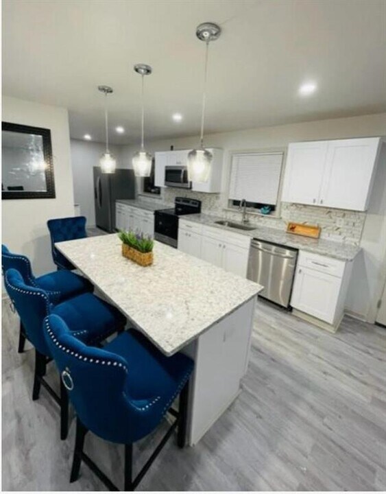 2388 Rockbridge Rd SW in Stone Mountain, GA - Building Photo