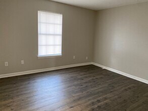 1080 Wallace Rd, Unit B5 in Jackson, TN - Building Photo - Building Photo