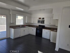 2111 W Ave P8 in Palmdale, CA - Building Photo - Building Photo