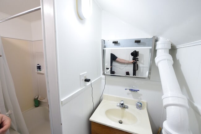 318 School St, Unit 125 Adams in Bennington, VT - Foto de edificio - Building Photo