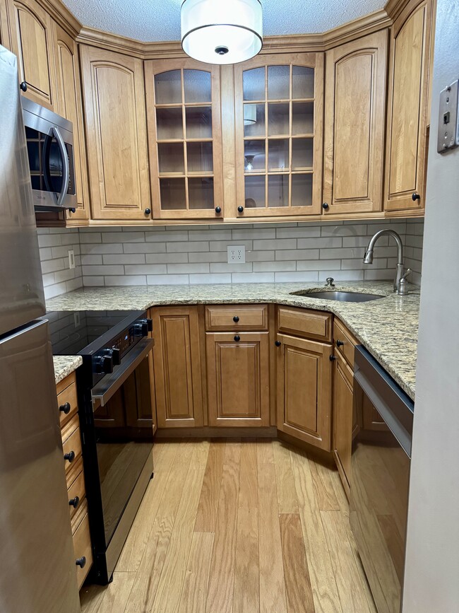 100 High St, Unit #601 in Medford, MA - Building Photo - Building Photo