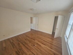 35 Woodrow St, Unit 2nd Floor in Stamford, CT - Building Photo - Building Photo