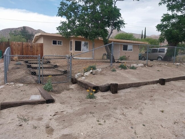 11010 Knobb Ave in Morongo Valley, CA - Building Photo - Building Photo