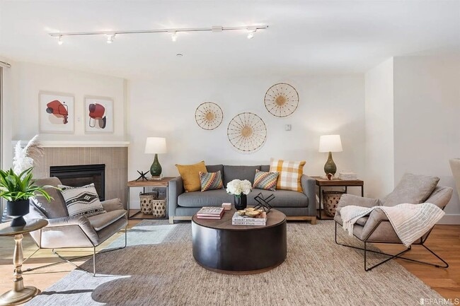 1277 Howard St in San Francisco, CA - Building Photo - Building Photo