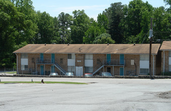 New Peachtree Apartments in Chamblee, GA - Building Photo - Building Photo