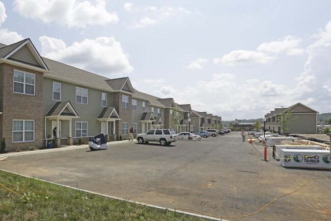 Stonebrook Apartments in Johnson City, TN - Building Photo - Building Photo