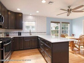 12 Paradise Blvd in Toms River, NJ - Foto de edificio - Building Photo