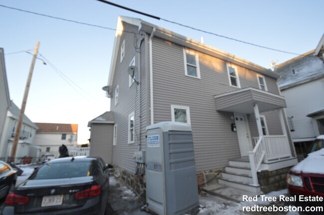 4 Chestnut Pl, Unit 2 in Boston, MA - Foto de edificio - Building Photo