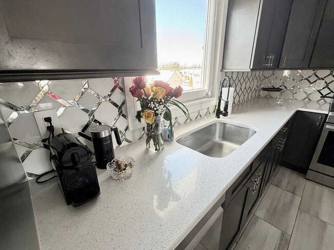 property at 33 Willow Wood Ct