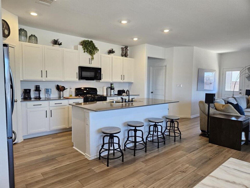 304 Sonterra Dr in San Marcos, TX - Building Photo