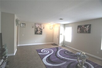 2568 Rosy Sunrise St in Las Vegas, NV - Building Photo - Building Photo