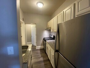 408 W 77th St, Unit 1 in Chicago, IL - Foto de edificio - Building Photo